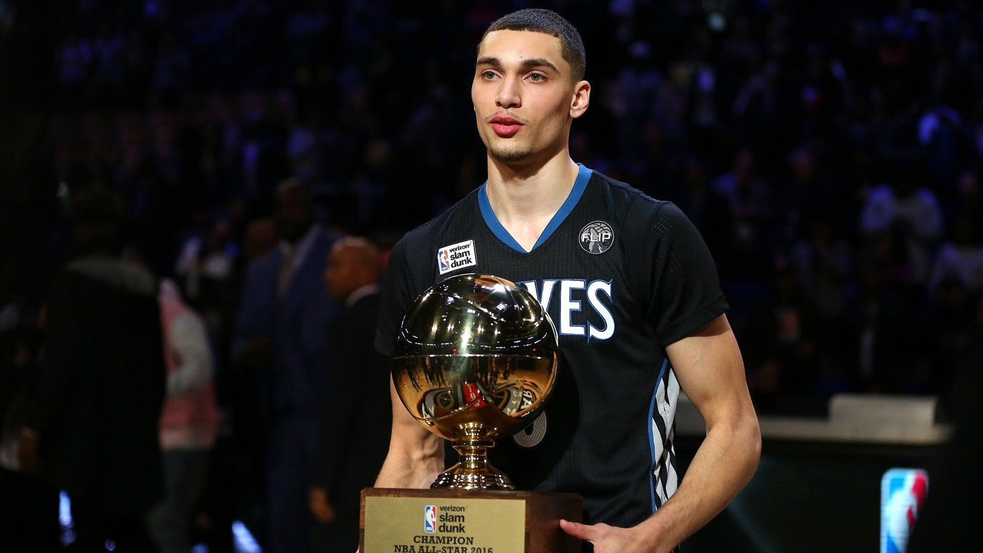 小贾伦末节狂飙导演逆转，魔术铁血防守终结黄蜂连胜希望